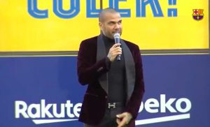 Brasile, Dani Alves scherza: «Se non vinco il Mondiale ruberò la Coppa»