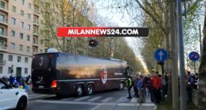 Torino Milan, il Pullman dei rossoneri arrivato allo stadio – VIDEO