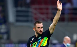Infortunio De Vrij: l’Inter spera di recuperarlo per il derby di Coppa Italia