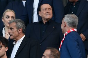 Berlusconi ricoverato in terapia intensiva: sono ore di ansia