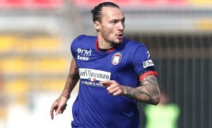 Crotone, bruttissimo episodio: giocatori malmenati alle giostre