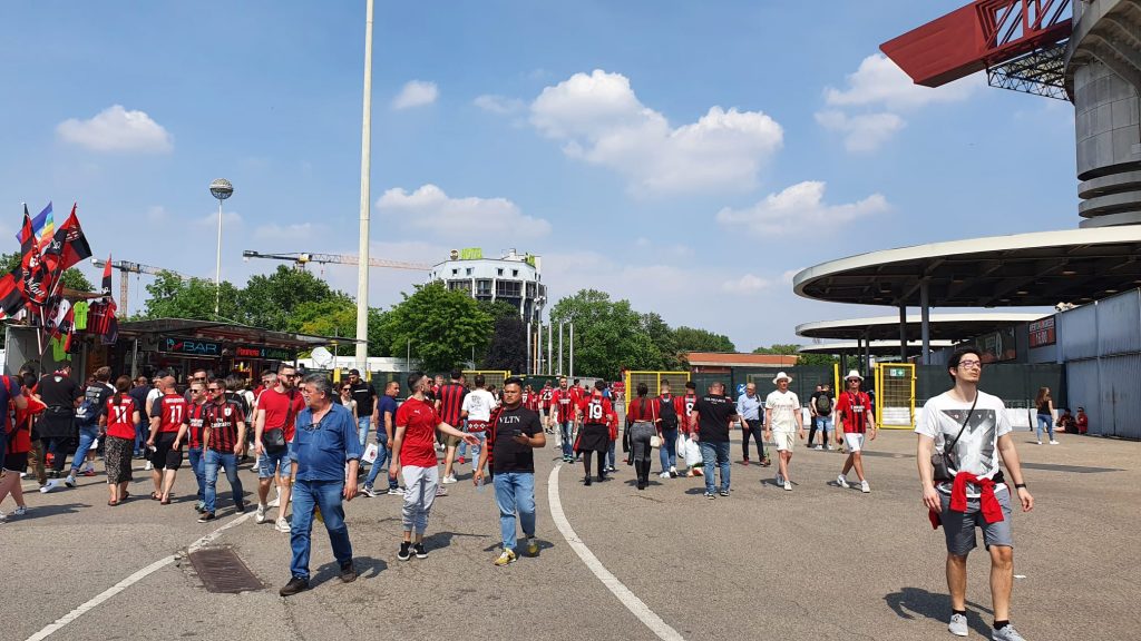 Milan-Atalanta, febbre scudetto: piazzale di San Siro giá pieno - FOTO 27 WhatsApp Image 2022 05 15 at 15.22.52