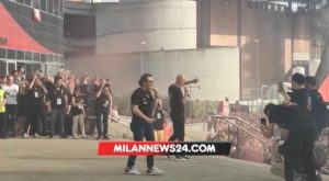Casa Milan, i tifosi cantano Pioli is on fire e inneggiano al tecnico – VIDEO