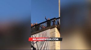 Festa scudetto, i tifosi del Milan acclamano Silvio Berlusconi – VIDEO