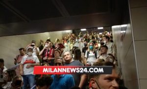 Milan-Atalanta: marea rossonera nella metropolitana per San Siro – VIDEO