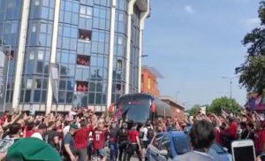 Pullman Milan a San Siro: entusiasmo febbrile pre Atalanta – VIDEO