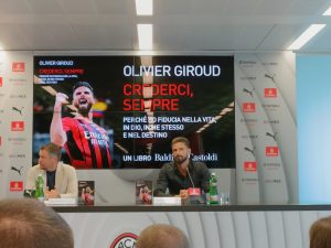 Milan, Giroud presenta il suo libro: «Gol nel derby, Ibra e Scudetto. Vi racconto»