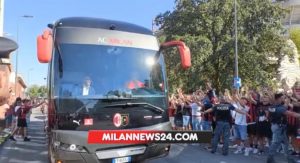 MN24- Milan Empoli: l’arrivo del pullman rossonero a San Siro 📹