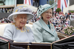 Inghilterra nel panico: preoccupano le condizioni della Regina Elisabetta