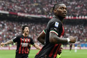 Scaroni sul rinnovo di Leao: «Mi dicono che si trovi bene al Milan, sono tranquillo»