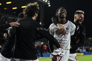 Milan, i compagni supportano Leao sui social