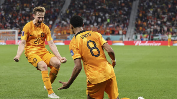 (221121) DOHA, Nov. 21, 2022 Cody Gakpo (R) of the Netherlands celebrates scoring during the Group A match between