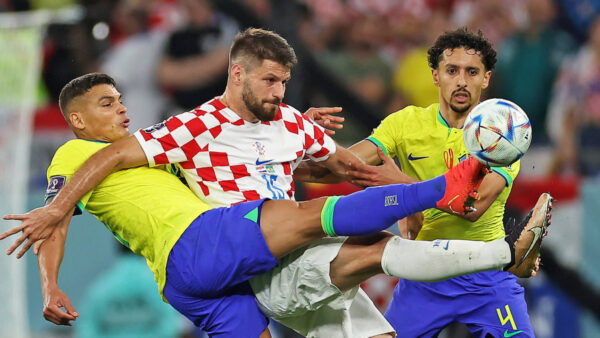 QAT: Croatia v Brazil. FIFA World Cup, WM, Weltmeisterschaft, Fussball Qatar 2022 Bruno Petkovic of Croatia, Thiago Sil