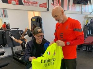 Pioli ha accolto a Milanello Jacopo, il ragazzo che ha perso una gamba in un incidente