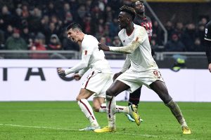 Serie A, stasera le ultime due sfide della giornata: la Roma può agganciare Milan e Inter