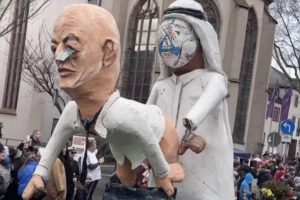 Infantino, carro choc al Carnevale di Francoforte che lo riguarda
