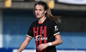 Milan Femminile, Grismshaw RACCONTA l’orgoglio della fascia da capitano: «Mi riempie d’orgoglio, ai tifosi dico che..»