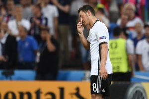 Mesut Ozil si ritira dal calcio: la lettera d’addio – FOTO