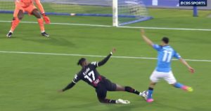 Napoli Milan, il contatto tra Leao e Lozano: nessun rigore per il partenopei – FOTO
