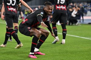 Leao: «Il rinnovo con il Milan un atto d’amore. Orgoglioso della 10»