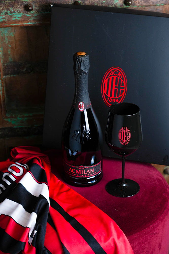Lo speciale Franciacorta RossoNero di La Montina per celebrare i successi del Milan 27 lamontina dexanet20230413 0450 1