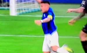 Kjaer Lautaro: Gil Manzano prima dà rigore, poi al VAR lo toglie. Cos’è successo – VIDEO