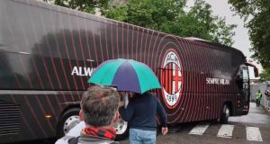 MN24 – Milan Sampdoria: i pullman delle squadre sono arrivati a San Siro – VIDEO