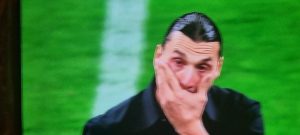Lacrime Ibrahimovic: lo svedese commosso dà l’addio al calcio – VIDEO