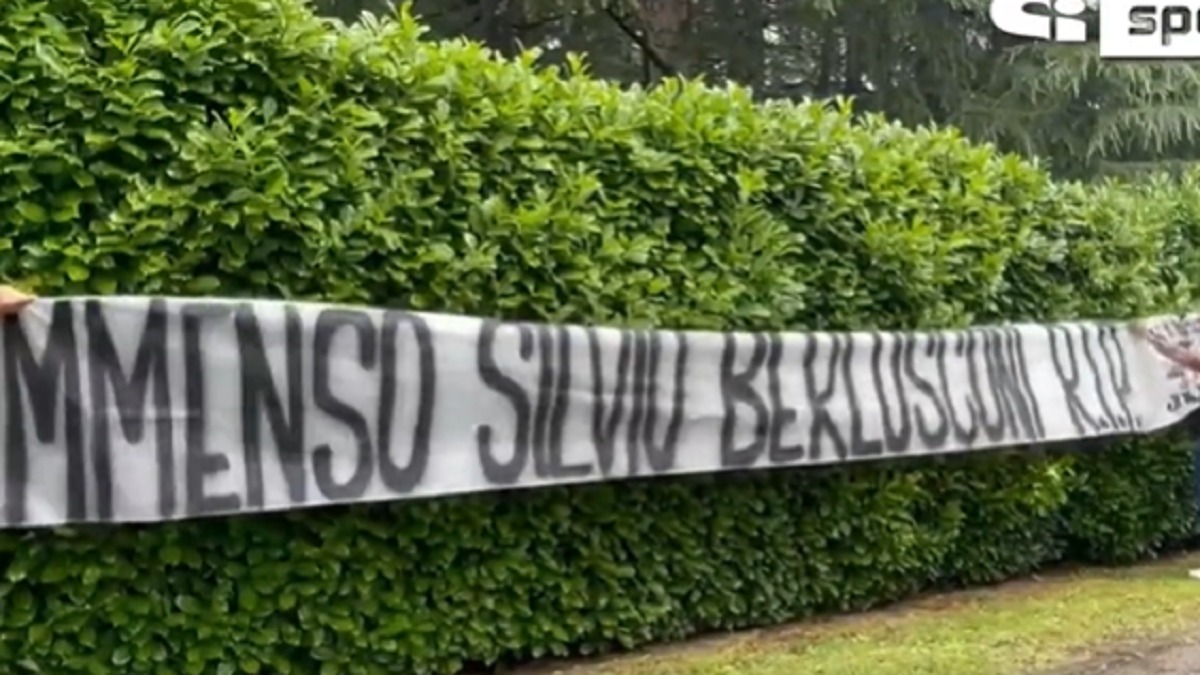 striscione tifosi juve berlusconi