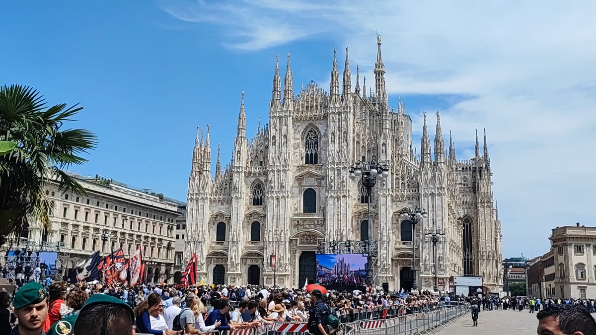 Funerali Berlusconi: l'ultimo saluto in Duomo all'ex presidente del Milan 26 piazza-duomo-funerali-berlusconi