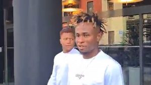 Chukwueze Milan: il giocatore lascia la sede dopo la firma – VIDEO