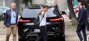 Romero Milan: l’arrivo del giocatore per le visite mediche – VIDEO