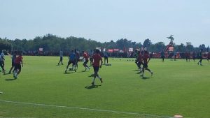 Allenamento Milan: parla Furlani, segna Origi, striscione della Curva. Il racconto del primo giorno di ritiro – FOTO e VIDEO