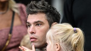 Milan Verona, a San Siro c’è anche Fedez con i figli: «Prima volta allo stadio» – FOTO