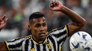 Alex Sandro avvisa il Milan: «Scudetto? Ci spero, la strada…»