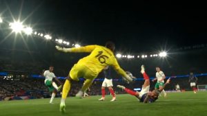 Maignan, che miracolo in nazionale! La Francia lo celebra – VIDEO