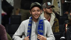 Valentino Rossi provoca: «Cosa temo del Milan? I rigori»