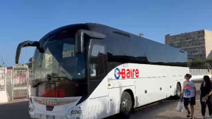Cagliari Milan: l’arrivo dei pullman delle due squadre all’Unipol Domus – VIDEO