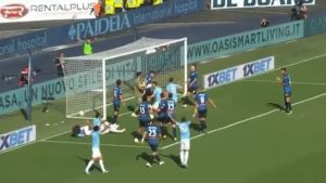Autogol De Ketelaere: l’ex Milan regala il gol alla Lazio – VIDEO