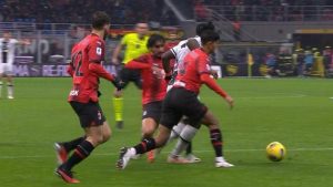 Milan Udinese, la moviola dei giornali: «Contatto troppo sotto soglia per far scattare il rigore»