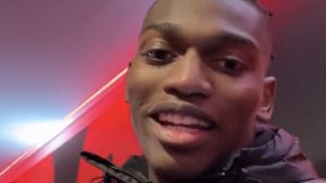 Leao ai tifosi del Milan: «Ambiente incredibile, questa vittoria è per voi» – VIDEO