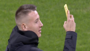 Camarda Milan: lui fa il video ai tifosi, la Curva lo accoglie così – VIDEO