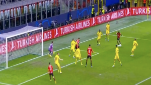 Gol Chukwueze: punta, calcia, primo gol con il Milan e pareggio contro il Borussia Dortmund VIDEO