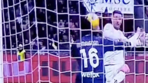 Milan Fiorentina, Maignan ci mette la faccia e salva il risultato: ecco la parata clamorosa VIDEO
