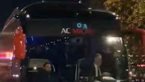 Milan Borussia Dortmund, l’arrivo del pullman rossonero a San Siro – VIDEO