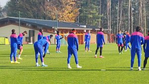 Leao sorridente a Milanello: Rafa scherza nella rifinitura – VIDEO