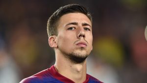 Lenglet Milan: il francese piace ai rossoneri, ma spunta l’ostacolo Aston Villa. Le novità sul futuro del difensore