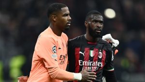 Tomori sta con Maignan dopo gli insulti razzisti: «Il mio portiere» – FOTO