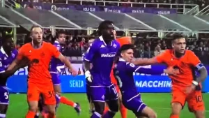 Gol Lautaro, le polemiche non si placano in Fiorentina Inter: ecco il contatto sospetto – VIDEO