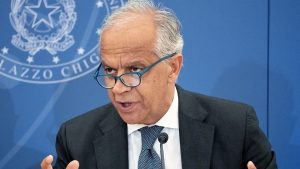 Cori razzisti Maignan, il Ministro dell’Interno Piantedosi: «Abbiamo una necessità»